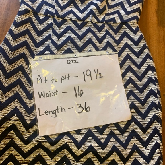 The Limited dress Size 10 Navy Blue & White Chevron pattern Sleeveless Classic - Picture 6 of 7